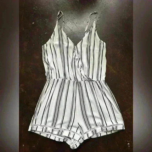L.A. Hearts Striped Romper (R6) - Picture 4 of 10
